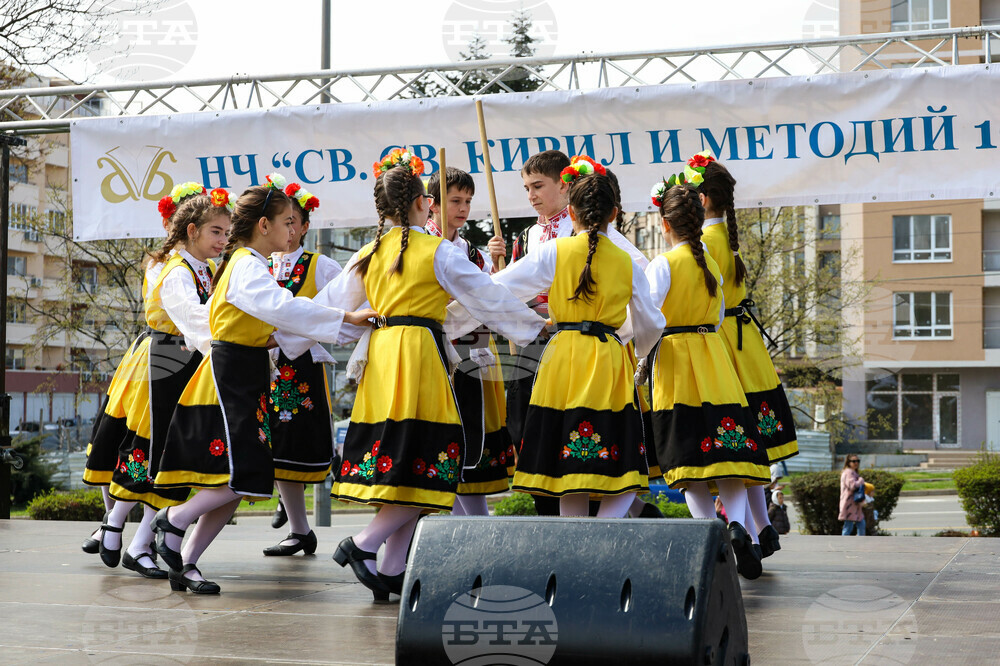 Бургас - ж.к. "Меден Рудник" - празничен фолклорен концерт