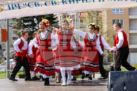 Бургас - ж.к. "Меден Рудник" - празничен фолклорен концерт