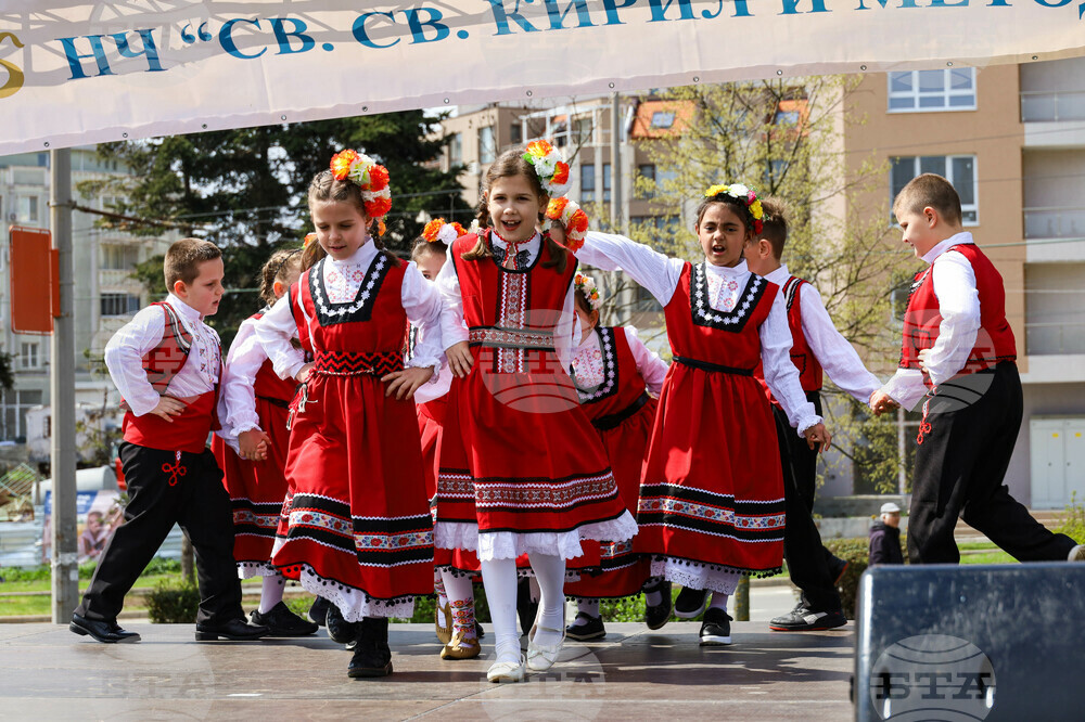 Бургас - ж.к. "Меден Рудник" - празничен фолклорен концерт