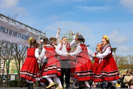 Бургас - ж.к. "Меден Рудник" - празничен фолклорен концерт