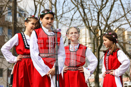 Бургас - ж.к. "Меден Рудник" - празничен фолклорен концерт