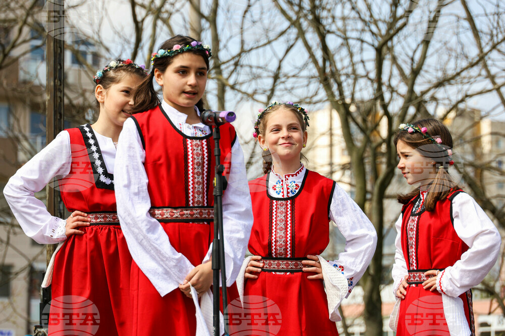 Бургас - ж.к. "Меден Рудник" - празничен фолклорен концерт