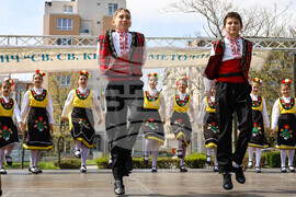 Бургас - ж.к. "Меден Рудник" - празничен фолклорен концерт