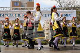 Бургас - ж.к. "Меден Рудник" - празничен фолклорен концерт