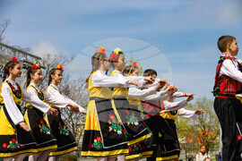 Бургас - ж.к. "Меден Рудник" - празничен фолклорен концерт
