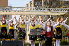 Бургас - ж.к. "Меден Рудник" - празничен фолклорен концерт