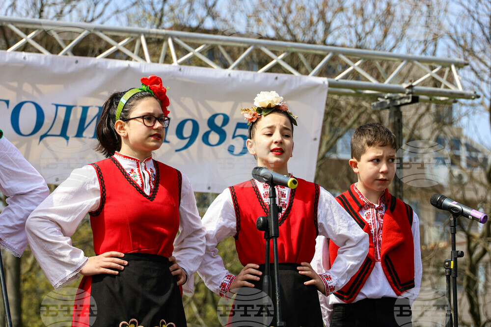 Бургас - ж.к. "Меден Рудник" - празничен фолклорен концерт