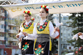 Бургас - ж.к. "Меден Рудник" - празничен фолклорен концерт