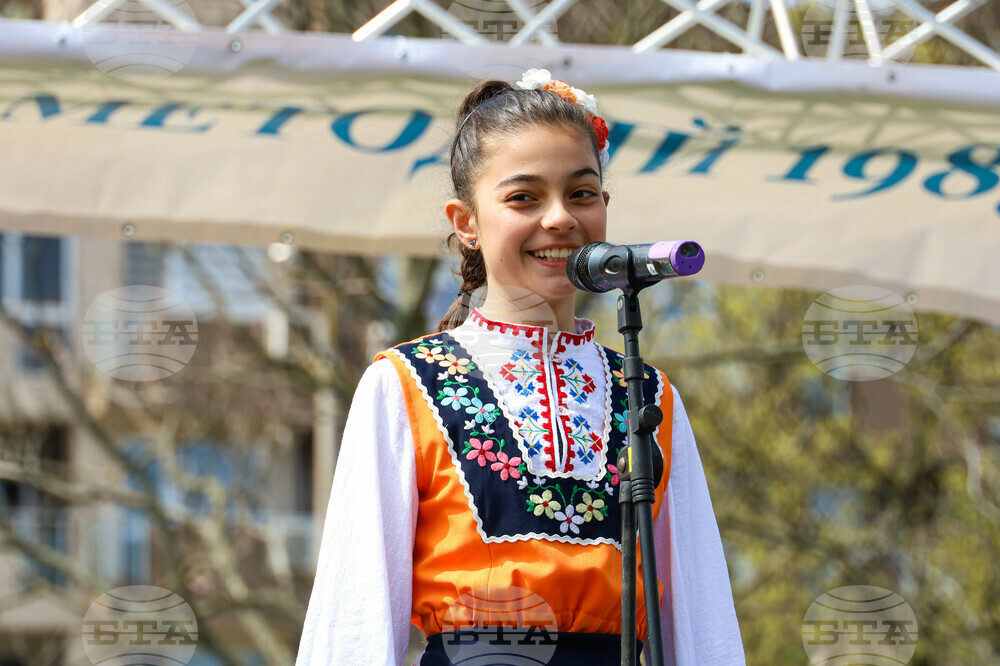 Бургас - ж.к. "Меден Рудник" - празничен фолклорен концерт