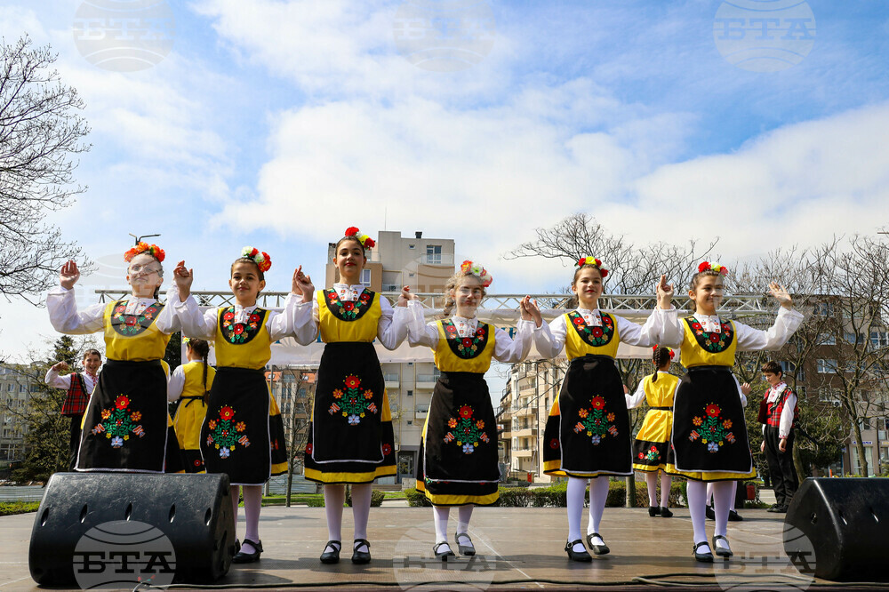 Бургас - ж.к. "Меден Рудник" - празничен фолклорен концерт