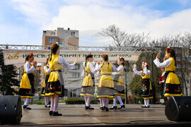 Бургас - ж.к. "Меден Рудник" - празничен фолклорен концерт