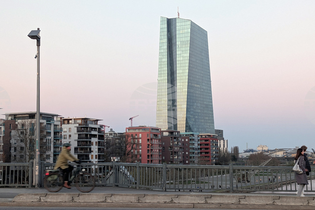 ЕЦБ запази лихвените проценти, но предупреди за инфлационни рискове заради войната в Близкия изток 