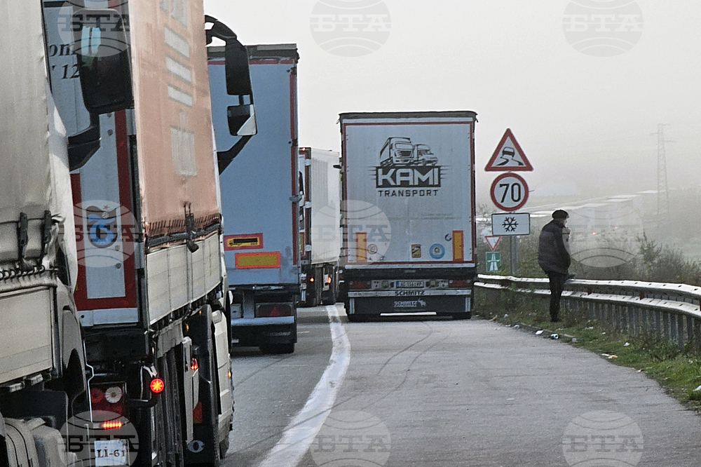 Трафикът е интензивен на граничните пунктове „Капитан Андреево“ и „Лесово“ на изход за товарни автомобили
