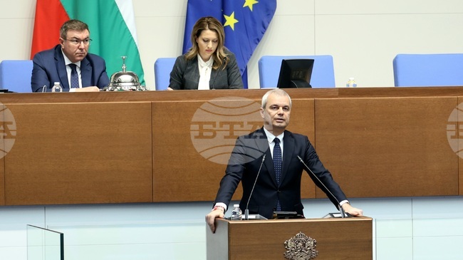 Това беше поредното изгубено време за България и се движим в грешната геополитическа посока, заяви лидерът на „Възраждане“ в декларация в последното заседание на парламента