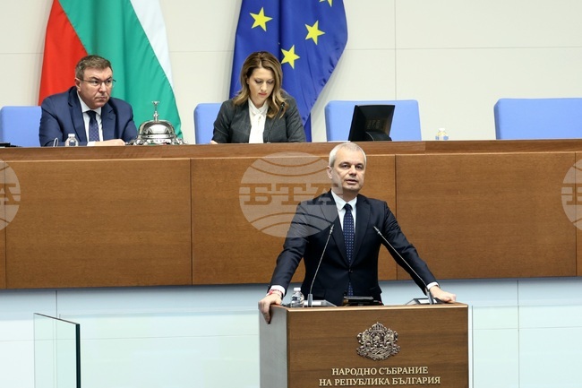 Това беше поредното изгубено време за България и се движим в грешната геополитическа посока, заяви лидерът на „Възраждане“ в декларация в последното заседание на парламента