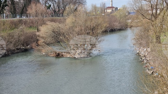 Започна почистване на коритото на река Тунджа от отпадъци, донесени по течението от придошлите води
