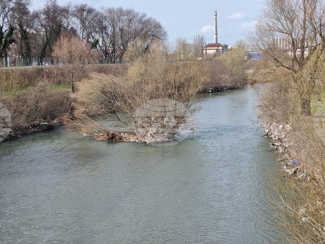 Започна почистване на коритото на река Тунджа от отпадъци, донесени по течението от придошлите води