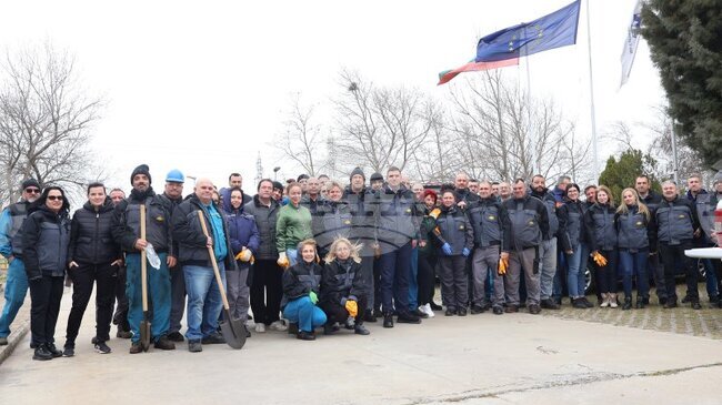 Служители на „ТЕЦ Марица изток 2“ ЕАД засадиха 60 дръвчета по случай 60-годишнината на централата