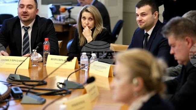 Комисията по енергетика в НС прие решение, с което забрани на служебния министър на енергетиката да извършва действия за промяна на структурата на БЕХ