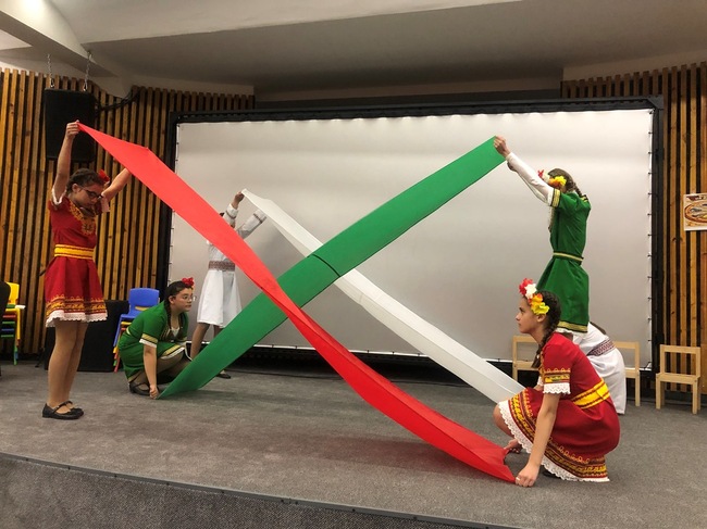 Областна администрация Смолян: Третокласници изнесоха поучителен спектакъл за разумно управление на семейния бюджет