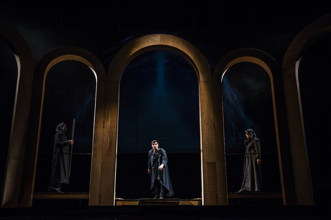 „Под манастирската лоза“  в световния ден на театъра