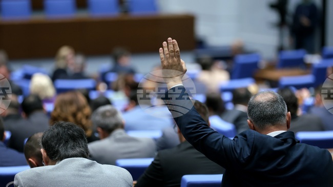 Парламентът забрани на министъра на енергетиката да извършва действия, свързани с промяна в структурата на дружества, включени в капитала на БЕХ