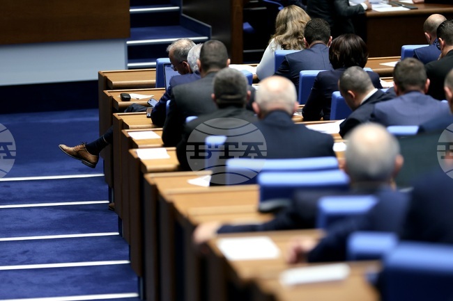 Парламентът криминализира изхвърлянето на отпадъци в големи количества на неразрешени места и повиши наказанията за сексуални посегателства срещу деца