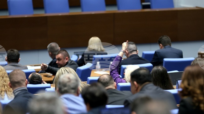 Поисканото от ИТН изслушване на служебния земеделски министър няма да се проведе, "ДПС-Ново начало" предложиха да уведомят президента Йотова