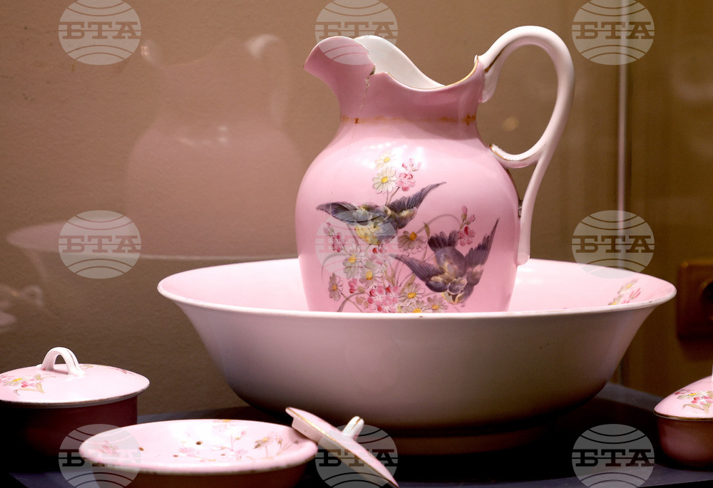 Варна - „Порцеланът - вечният спътник на лукса“ - изложба