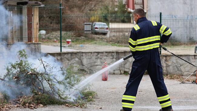 Общо 34 пожара са потушени през изминалото денонощие, няма загинали и пострадали