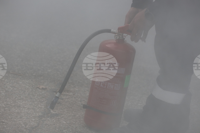 Един човек е загинал, а един е с опасност за живота след пожари, предизвикани от неизгасена цигара