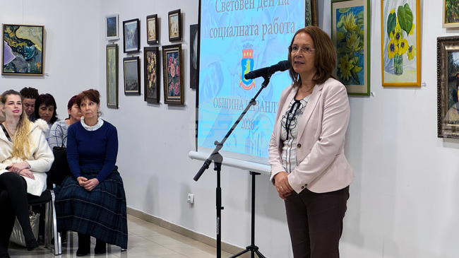 Социалните работници са най-важният човешки фактор, от който зависят животи, каза кметът на Казанлък Галина Стоянова по повод празника им