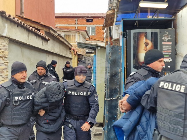 Арестуваха 10 души за държане и разпространение на „бонзай“ и фентанил в пловдивския квартал „Столипиново“