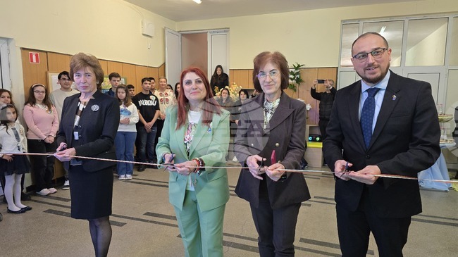 В Плевенското Средно училище "Анастасия Димитрова" откриха STEM център