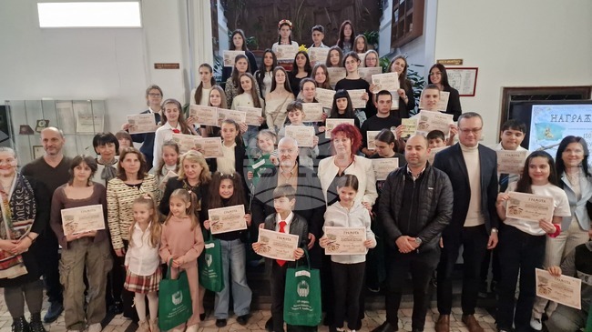 В Регионалната библиотека във Велико Търново наградиха отличените в 26-ото издание на конкурса „Моят роден град“ 