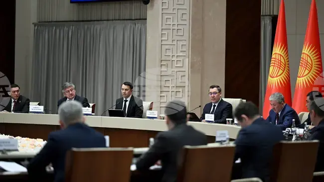 КАБАР: Киргизстанският президент проведе работна среща с членовете на Съвета за сигурност на страната