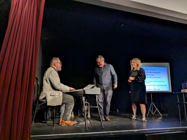 Спектакълът „Свободно падащи истории“ на Мария Касимова-Моасе с участието на Братя Владигерови бе представен във Виена