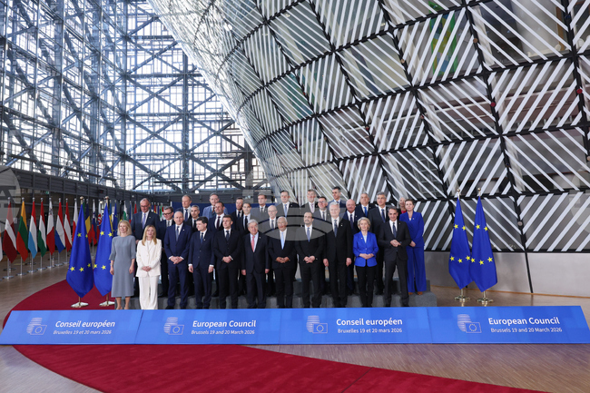 Брюксел е готов да подкрепи дискусия за британските бази в Кипър, се посочва в документ на Европейския съвет 