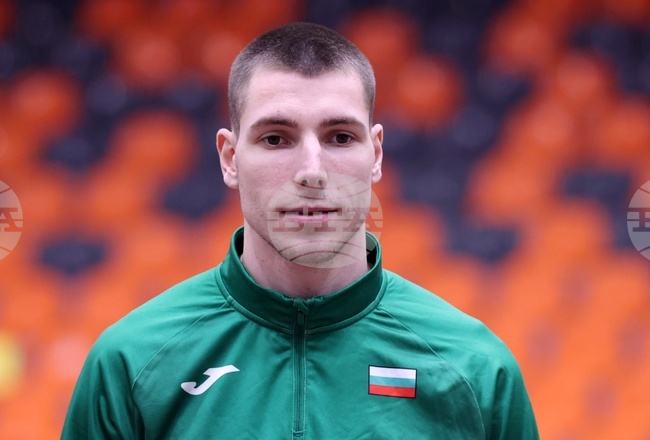 С пълно мнозинство и аплодисменти общинските съветници решиха Божидар Саръбоюков да бъде удостоен с Почетния знак на родния си град Харманли