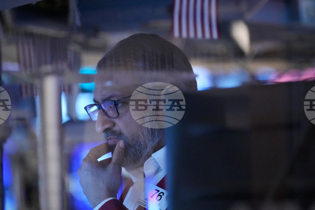 Основните индекси на Уолстрийт откриха днешната търговия със спад на фона на продължаващото напрежение в Близкия изток