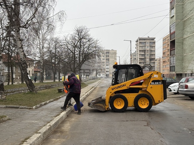 Започна пролетното почистване в Самоков