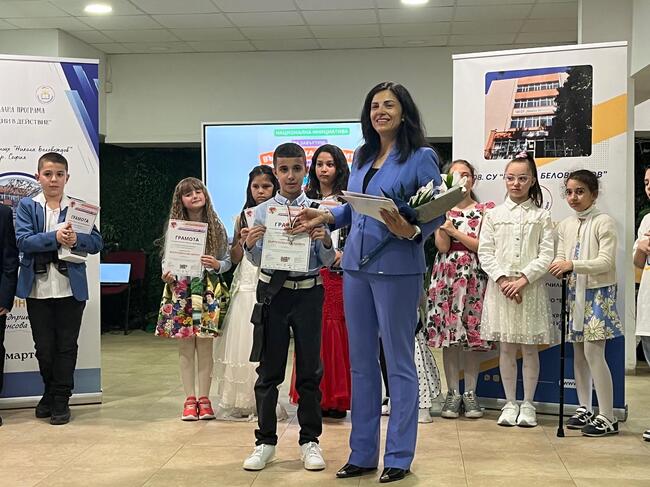 Урок театър „Въртележка на парите“ представиха ученици от 108-о Средно училище „Никола Беловеждов“ в София