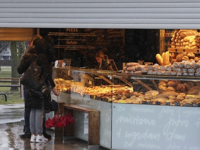 ХИНА: Пазарът на труда се нуждае от нови умения, по-тясна връзка между образованието и бизнеса според проучване на Хърватската търговска камара