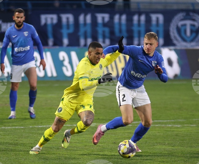 Лудогорец съкрати до шест точки изоставането си от Левски с победа над Спартак във Варна