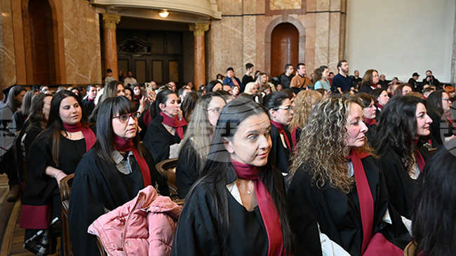 Общо 356 магистри от випуска за 2025 г. на Факултета по науки за образованието и изкуствата в СУ получиха дипломите си за висше образование