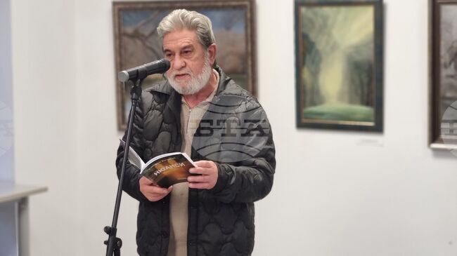 Художникът Стефан Качаков представи новата си поетична книга „Нюанси” и живописни платна в ямболската галерия „Кирил Кръстев”