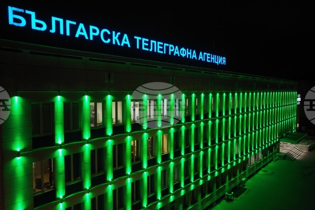 По случай Първа пролет фасадата на сградата на БТА е осветена в зелено 
