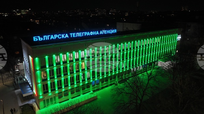 По повод Цветница фасадата на сградата на БТА е осветена в зелено