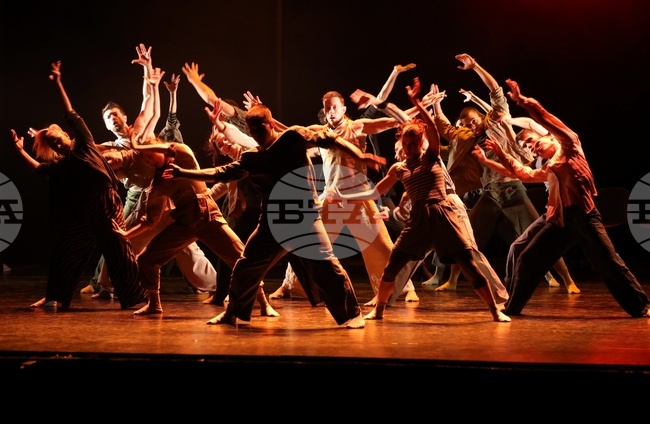 Танцьорите от „Арабеск“ пеят в нов спектакъл