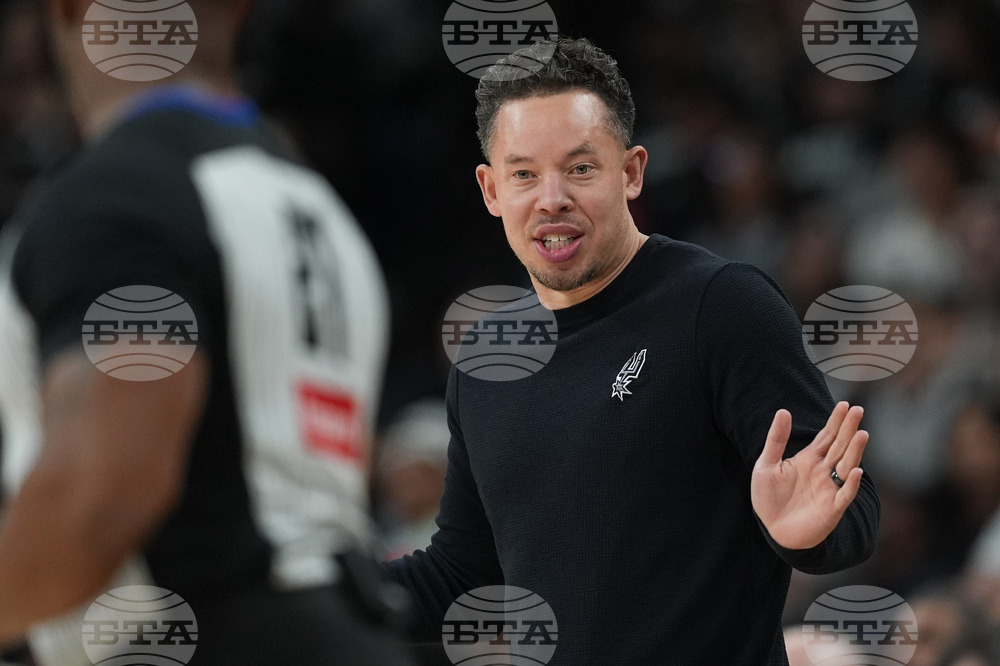 Suns Spurs Basketball